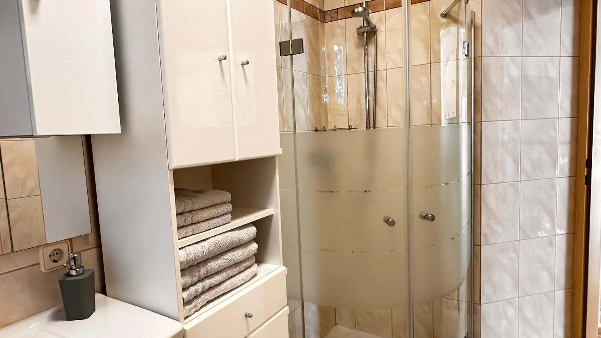 Park Plaza Apartments فاجانا