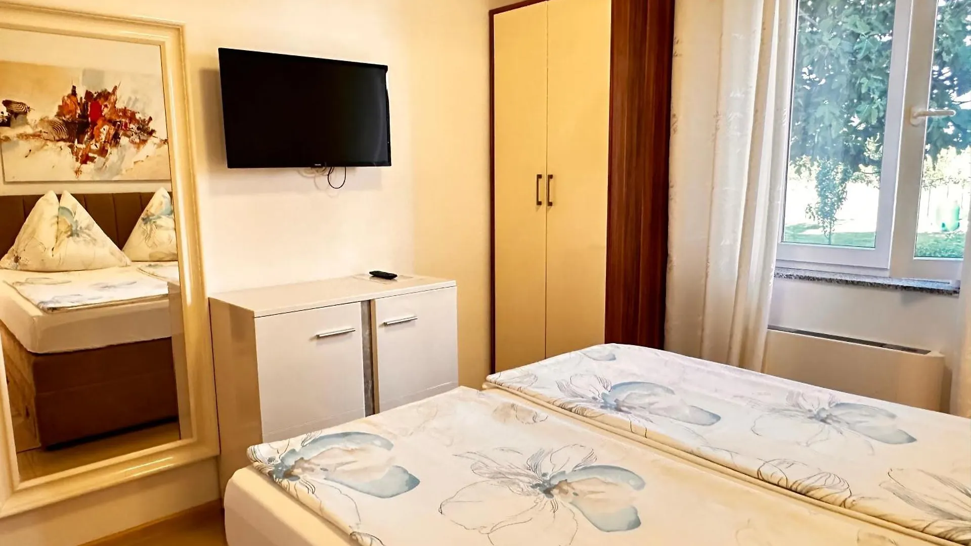 Park Plaza Apartments فاجانا