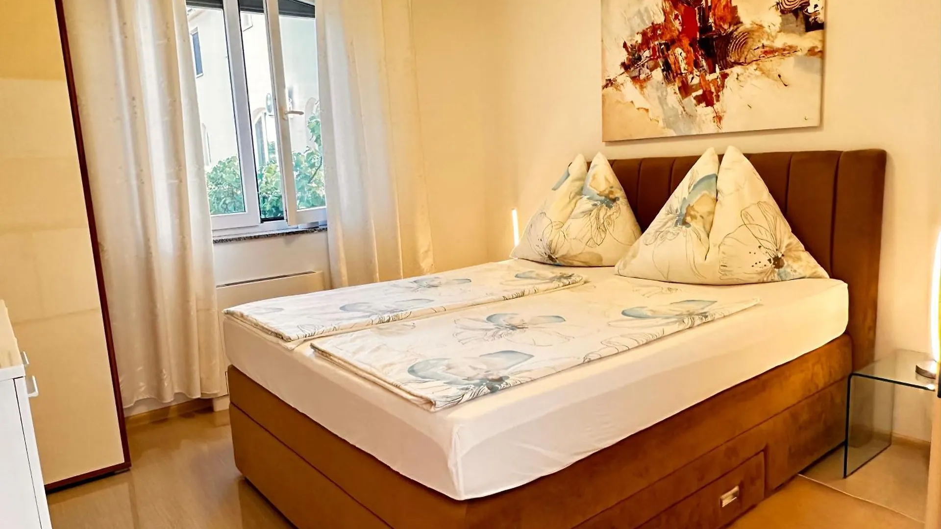 Park Plaza Apartments فاجانا